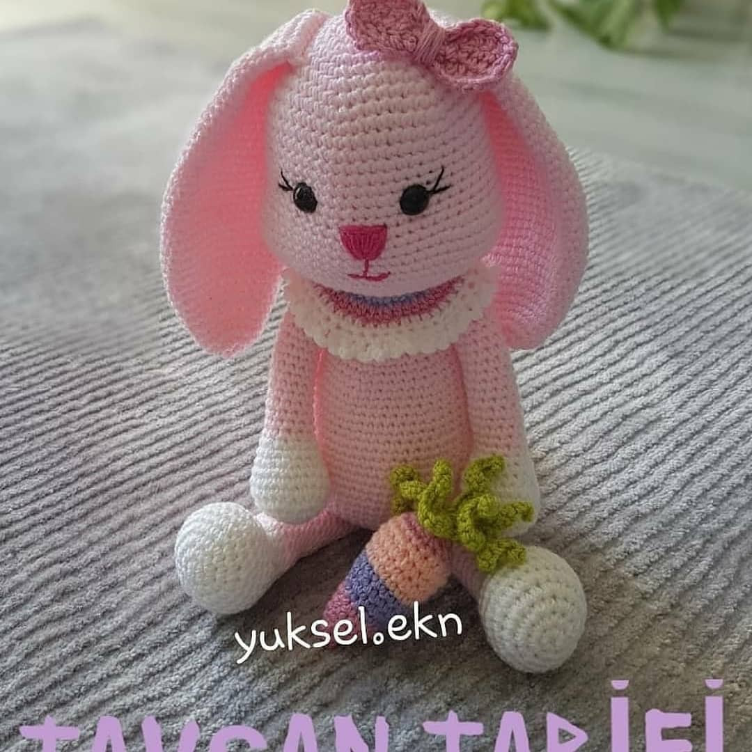 Amigurumi Tavşan ve Havuç: Sevimli Tığ İşi Oyuncak Modeli