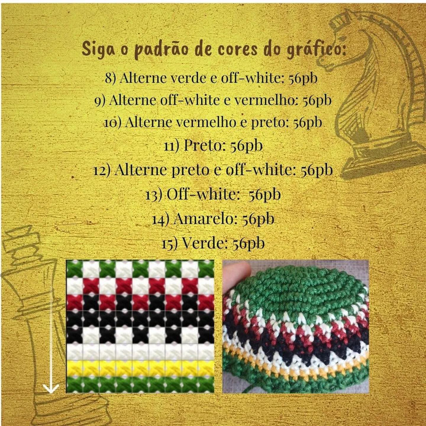 Brinquedo de crochê com chapéu colorido e letra "R" no vestido