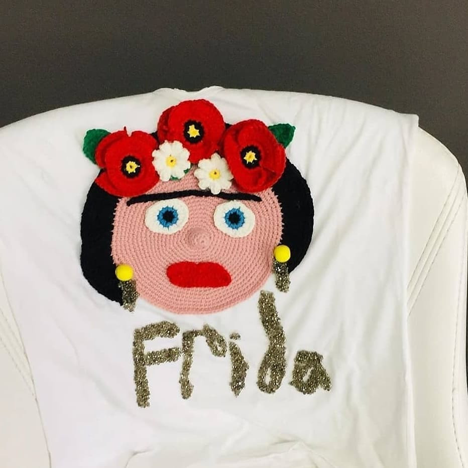 Frida Kahlo Temalı Tişört İçin Örgü Deseni