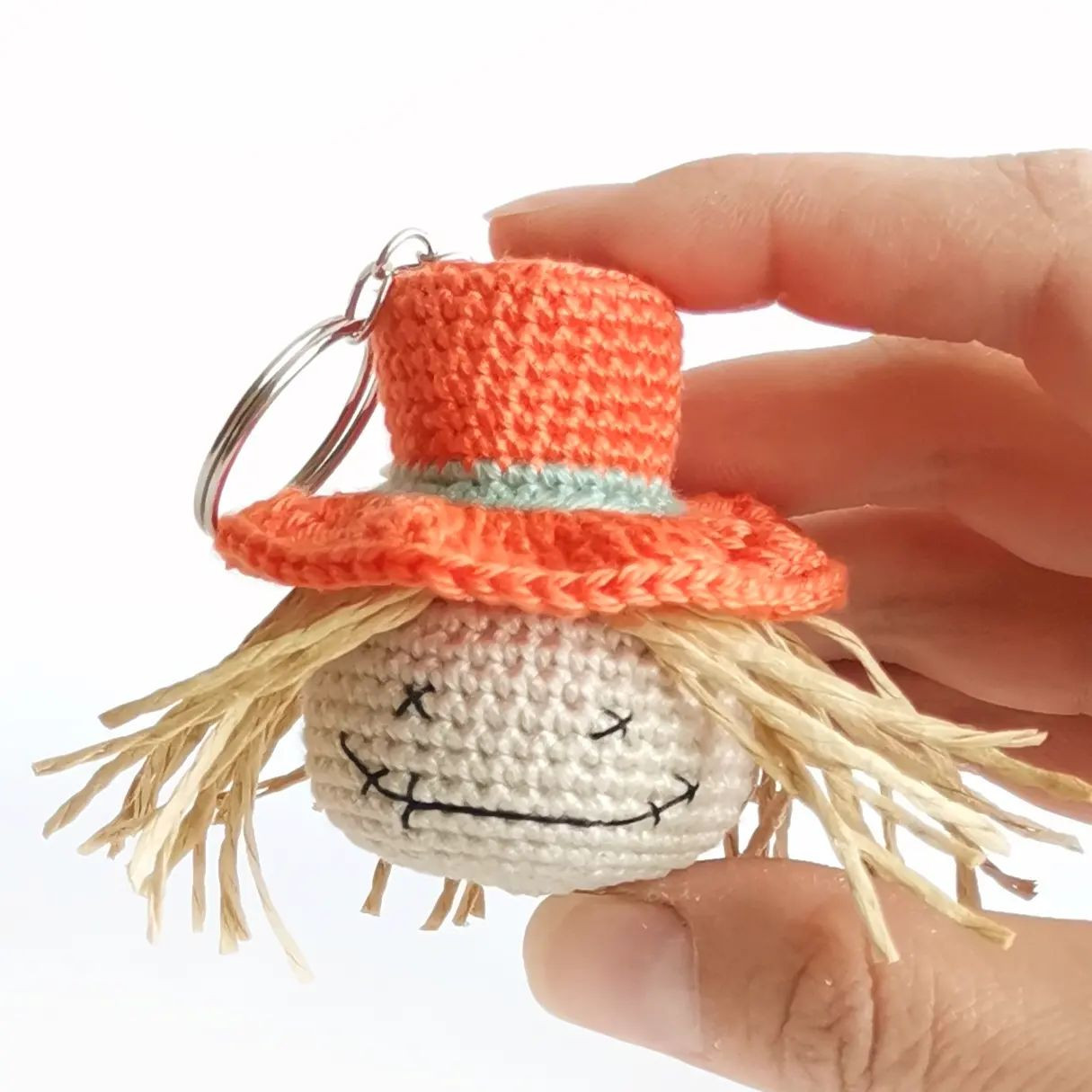Korkuluk Anahtarlık İçin Ücretsiz Amigurumi Deseni