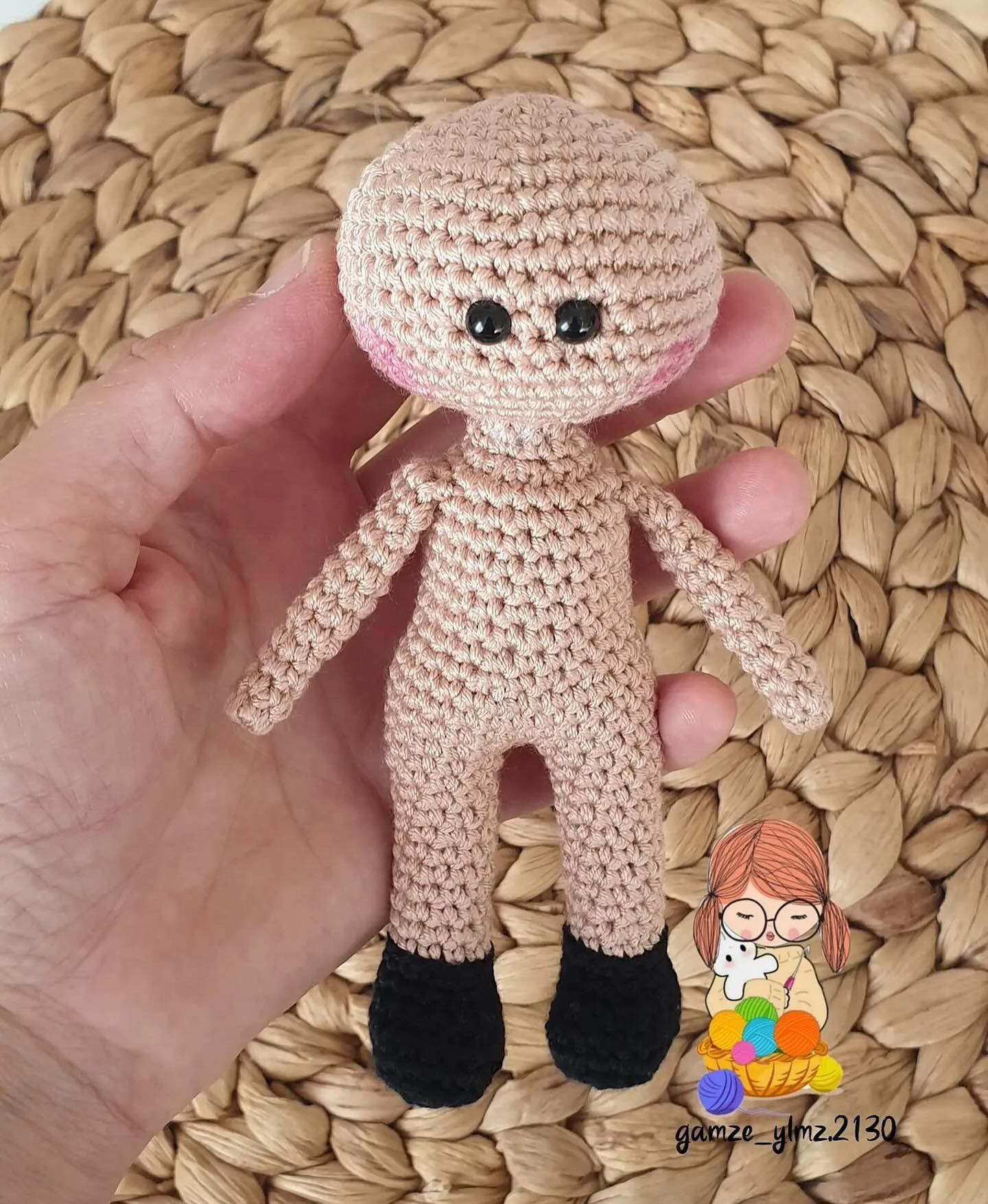 Küçük Amigurumi Bebekler İçin Renkli ve Eğlenceli Makyaj Tarifi