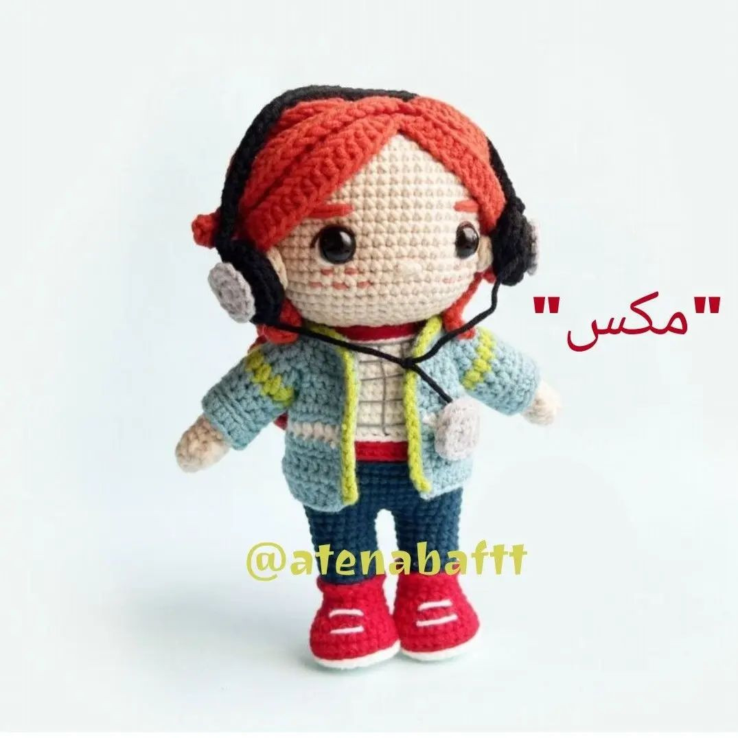 متن راهنمای بافت عروسک قلاب‌بافی با هدفون و موهای قرمز