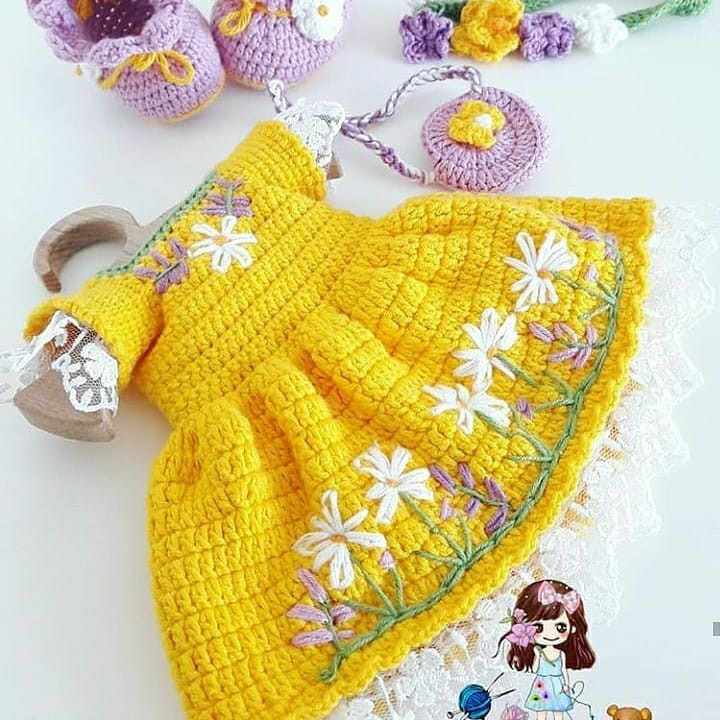 Papatya Kız Bebek Örgü Tarifi: Çiçeklerle Süslenmiş Elbise