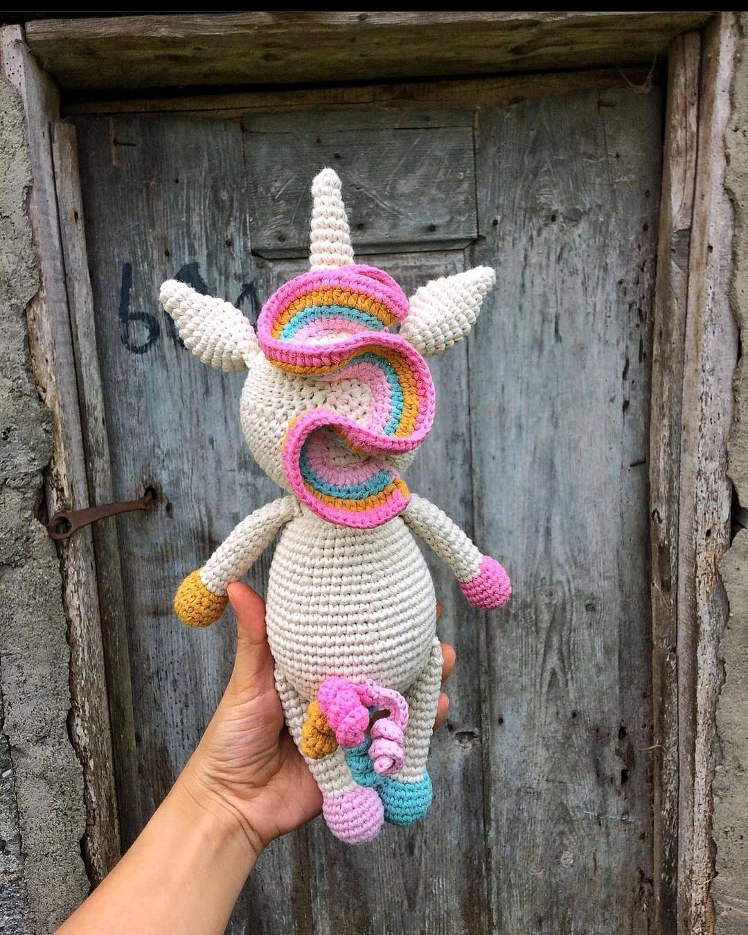 Unicorn Amigurumi Tarifi: Renkli ve Eğlenceli Bir Proje