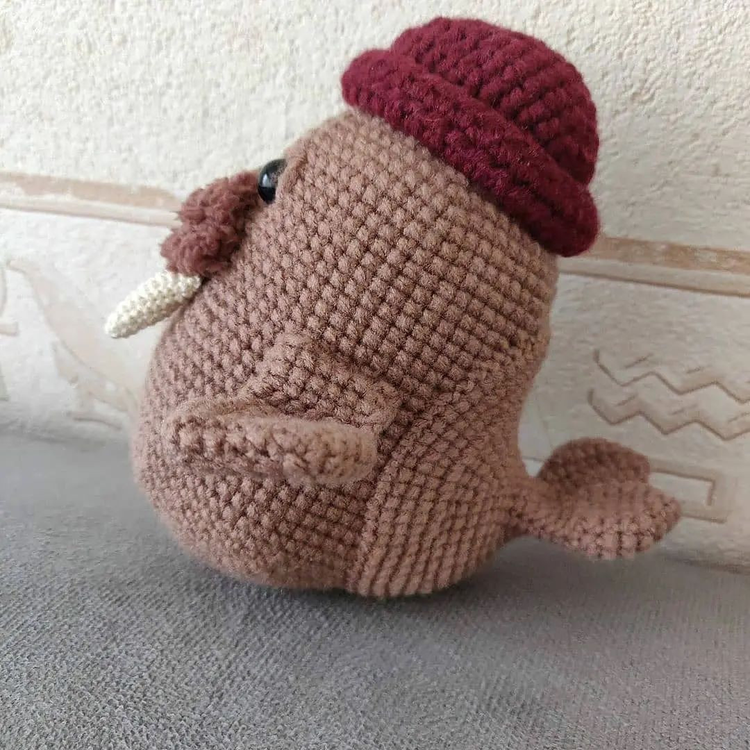 Вязаная игрушка моржа с бесплатным описанием схемы