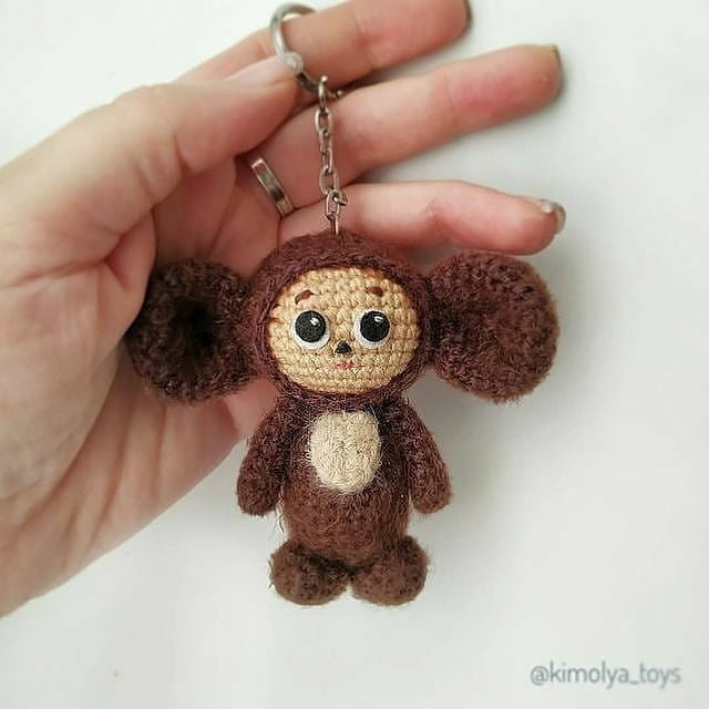 Вязаная игрушка ручной работы: милый мишка с большими ушами