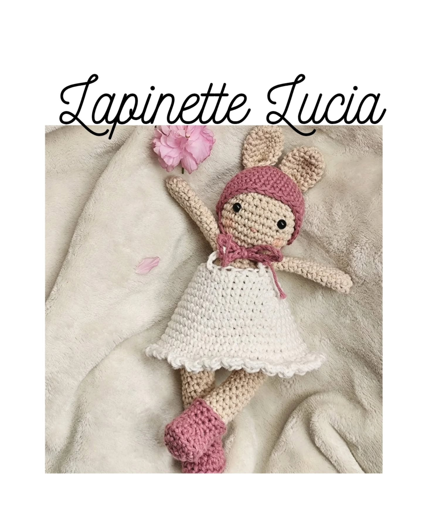 Adorable poupée crochet avec oreille de lapin rose gratuite