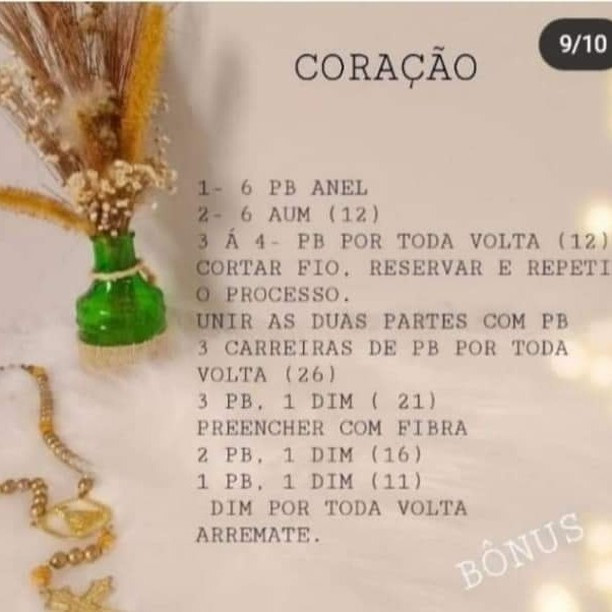 Anjo de Crochê com Coração Verde
