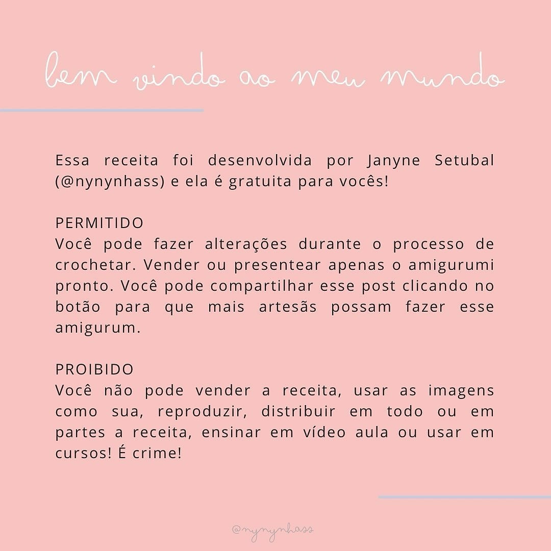 Coelhinho de crochê fofo com mochila e cenoura