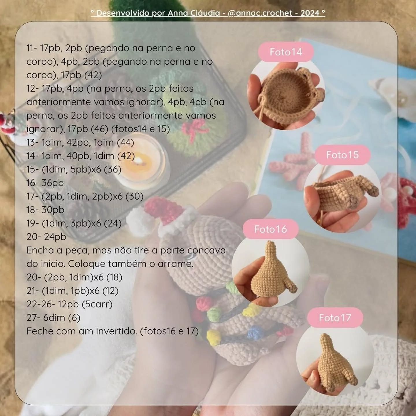 Crochê de capivara Rufus com enfeites de Natal coloridos