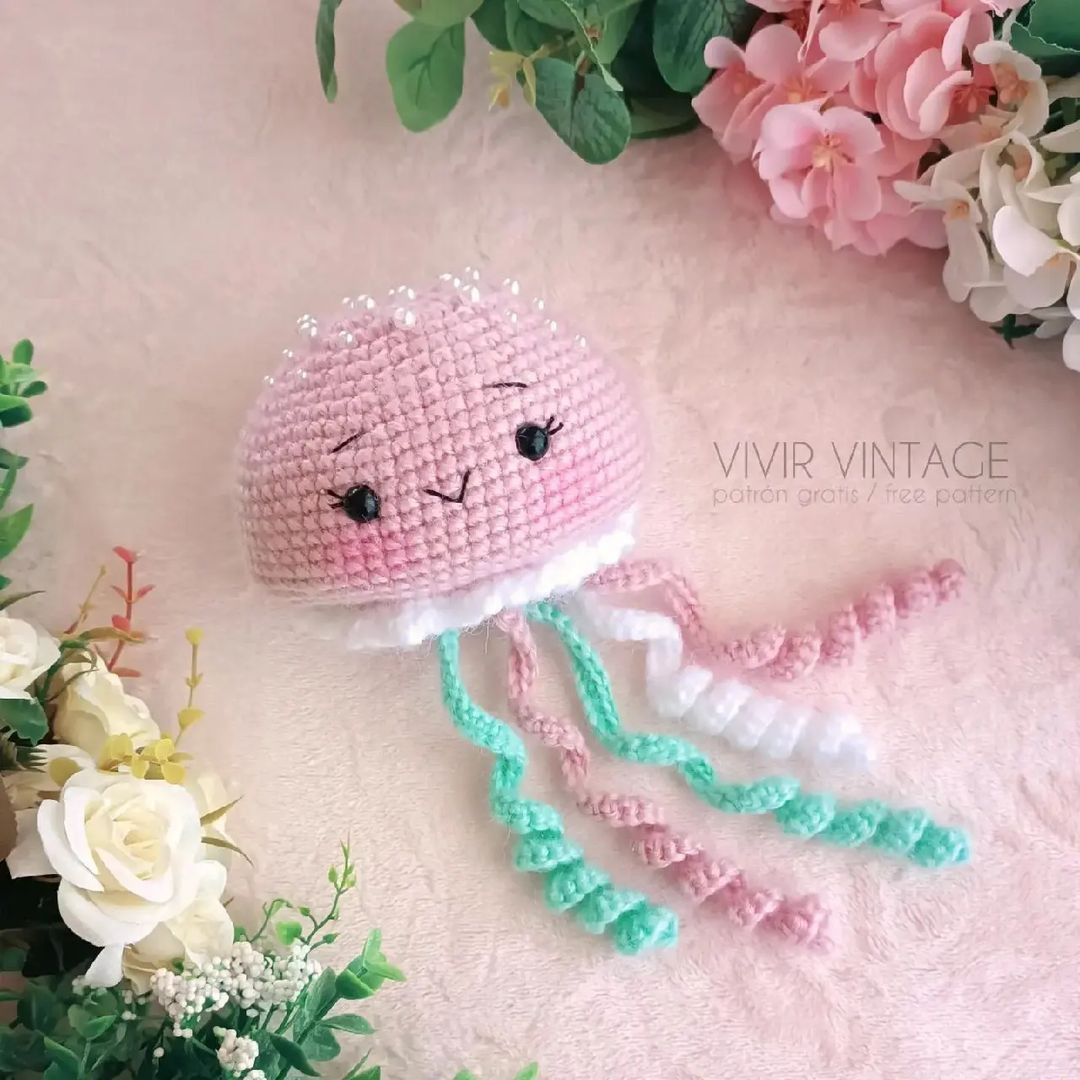 Cute Crochet Jellyfish Amigurumi Pattern with Flowers