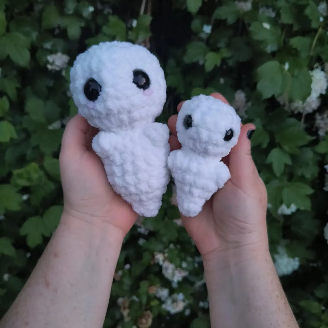 DIY Mini Ghost Crochet Pattern for Halloween Decorations