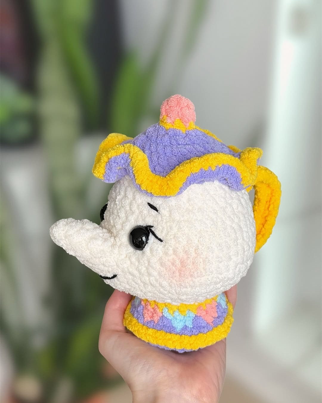 Free Crochet Pattern for Cute Teapot Character Design