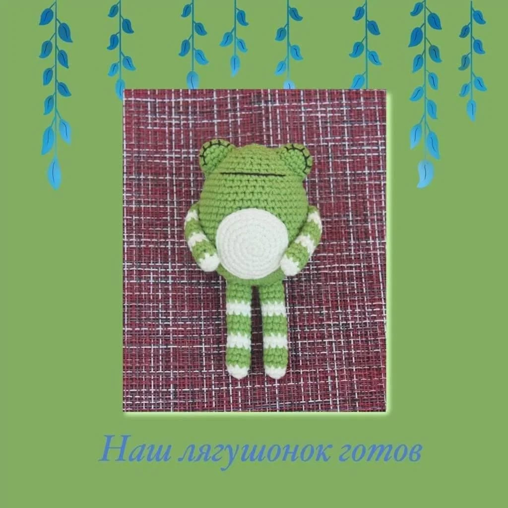 Вязаная игрушка-брелок: забавный лягушонок для вашего рюкзака