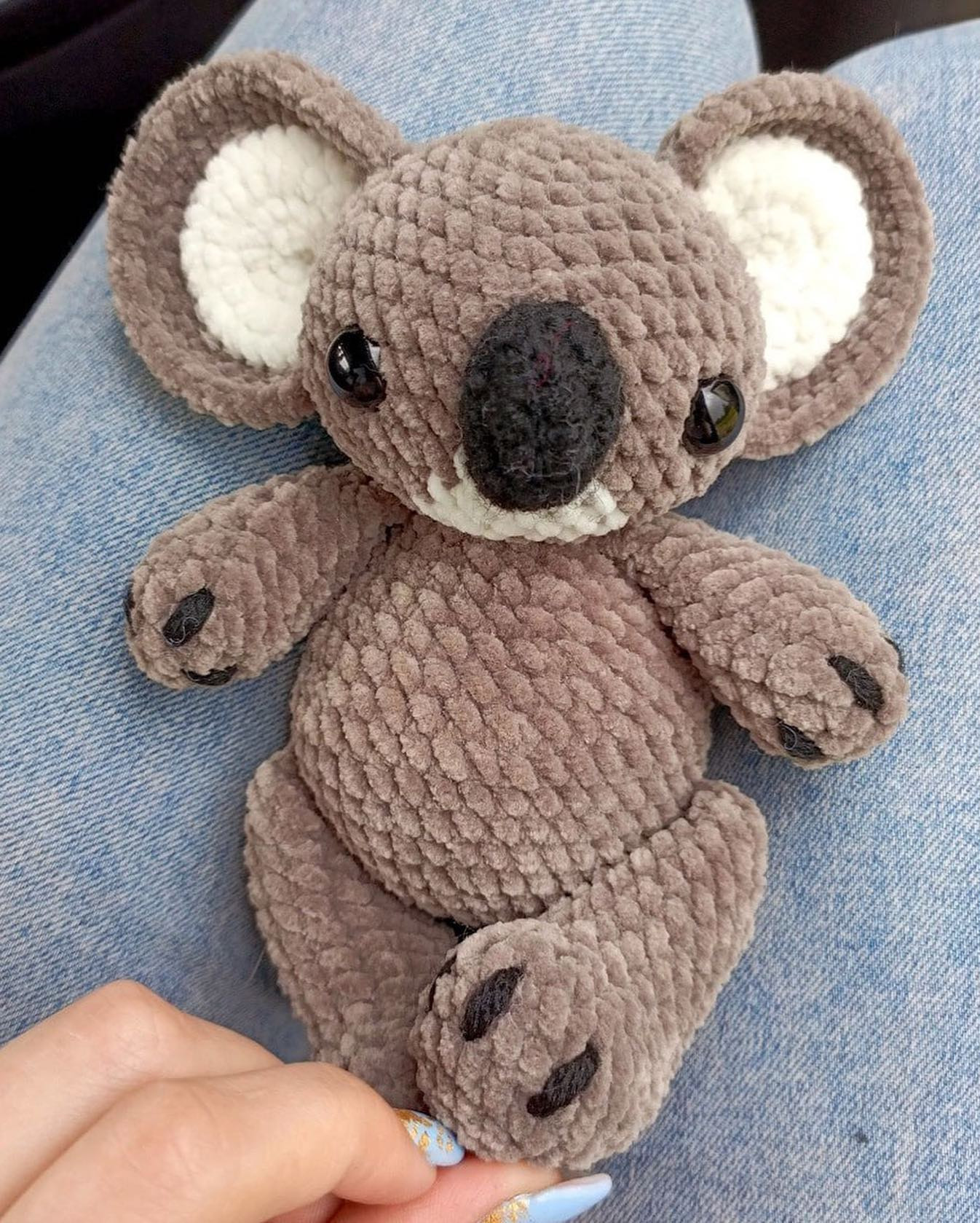Вязаная крючком игрушка коала по имени Кики