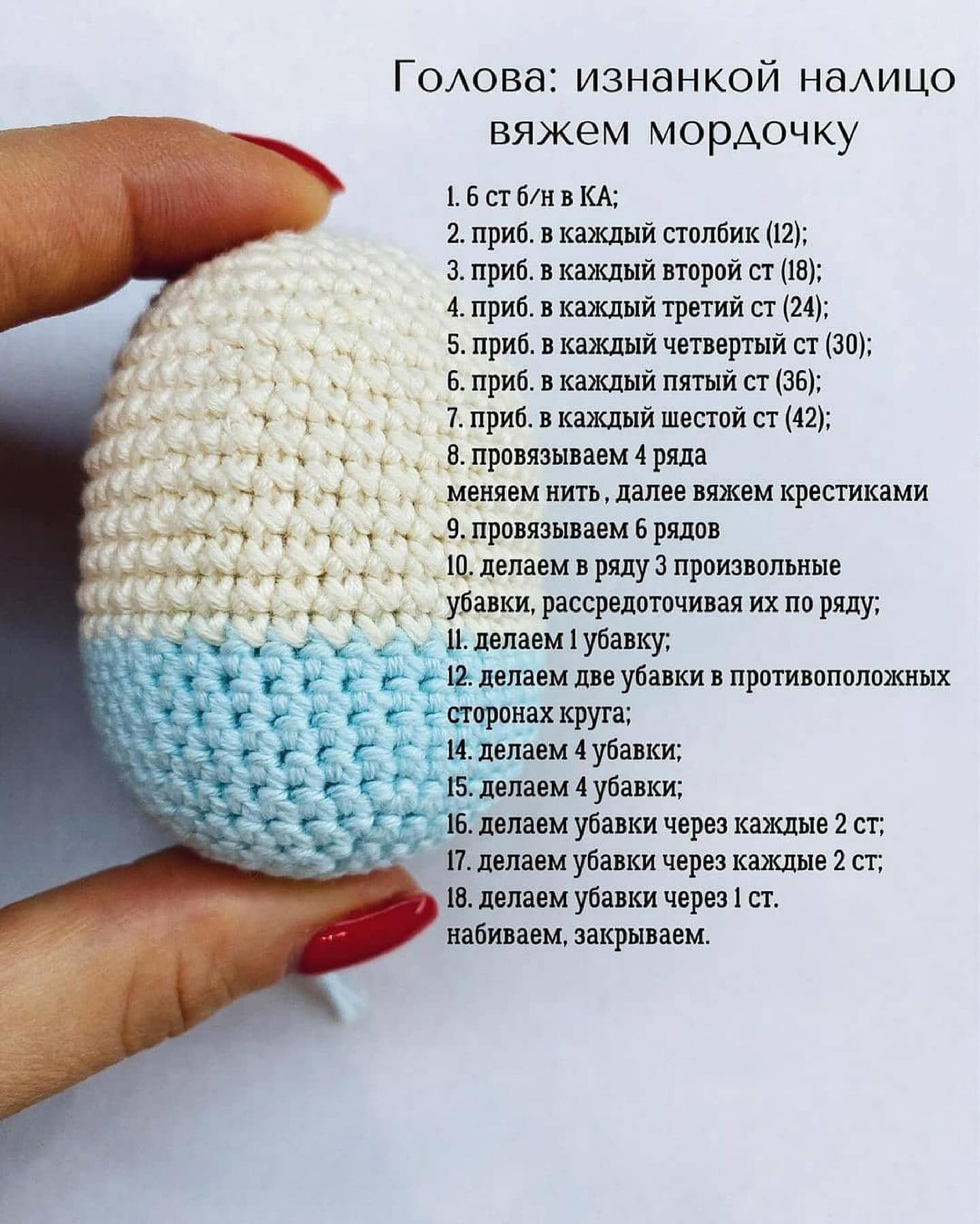 Вязаные игрушки бычки в новогоднем декоре