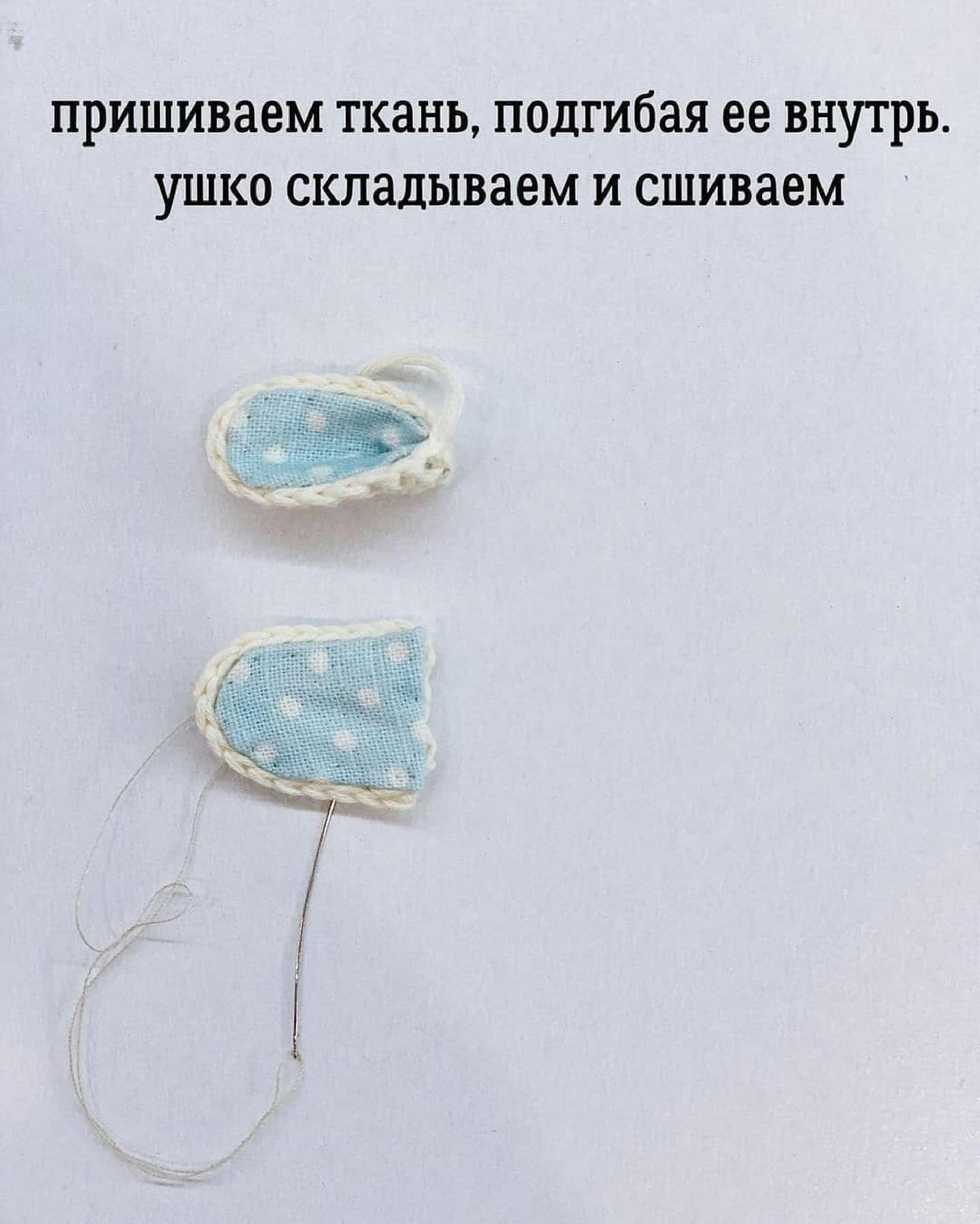 Вязаные игрушки бычки в новогоднем декоре