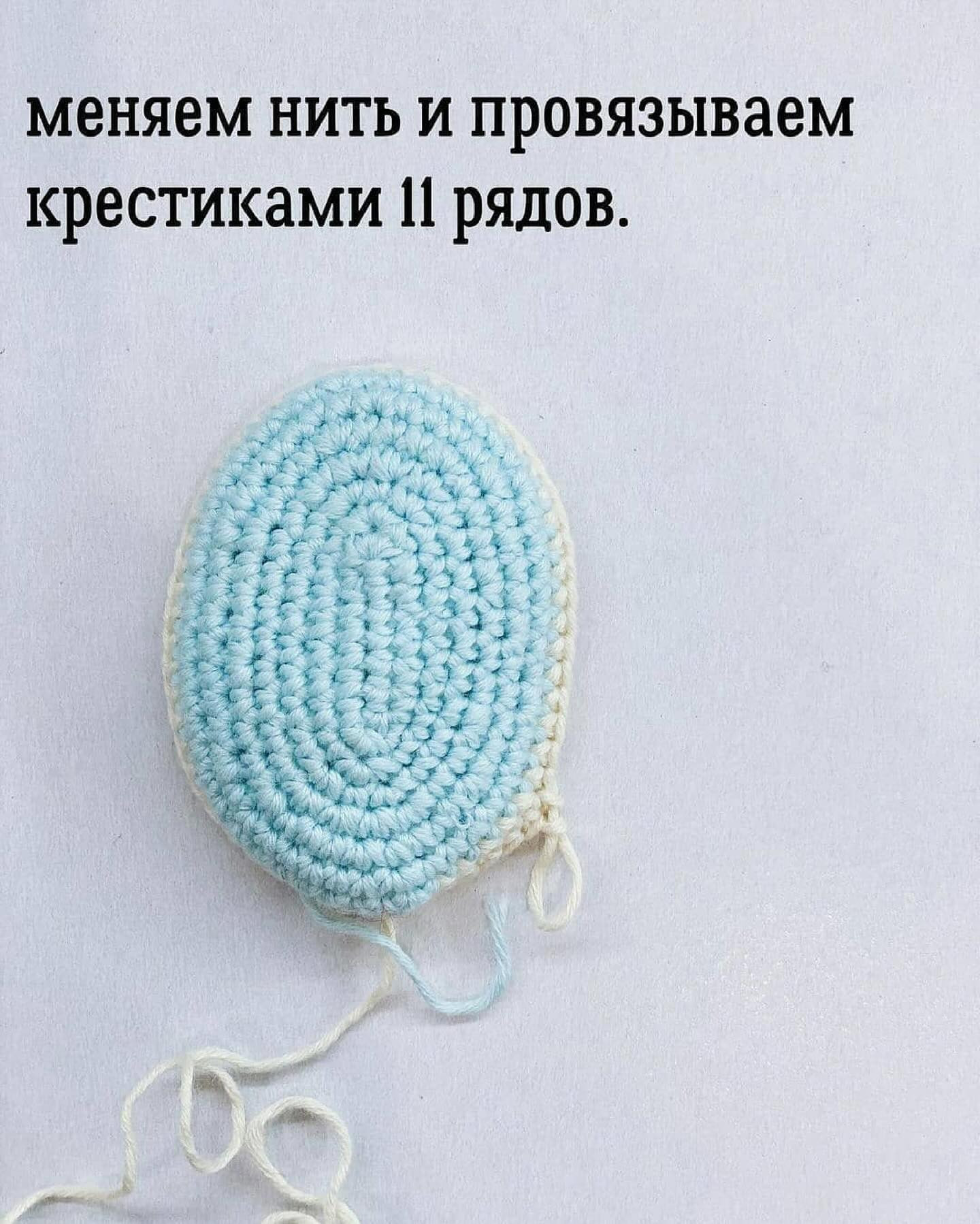 Вязаные игрушки бычки в новогоднем декоре