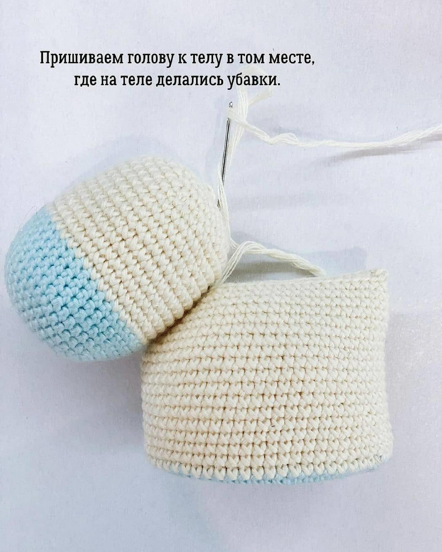 Вязаные игрушки бычки в новогоднем декоре