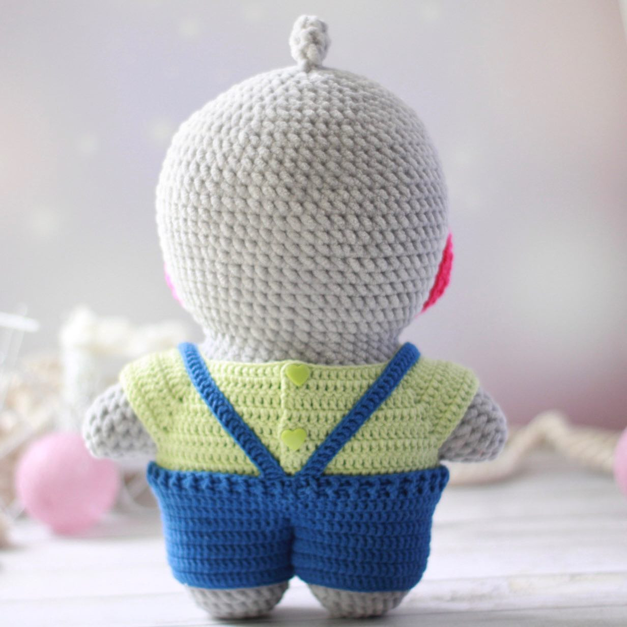 Вязаные игрушки: уточки в стильной одежде для детей