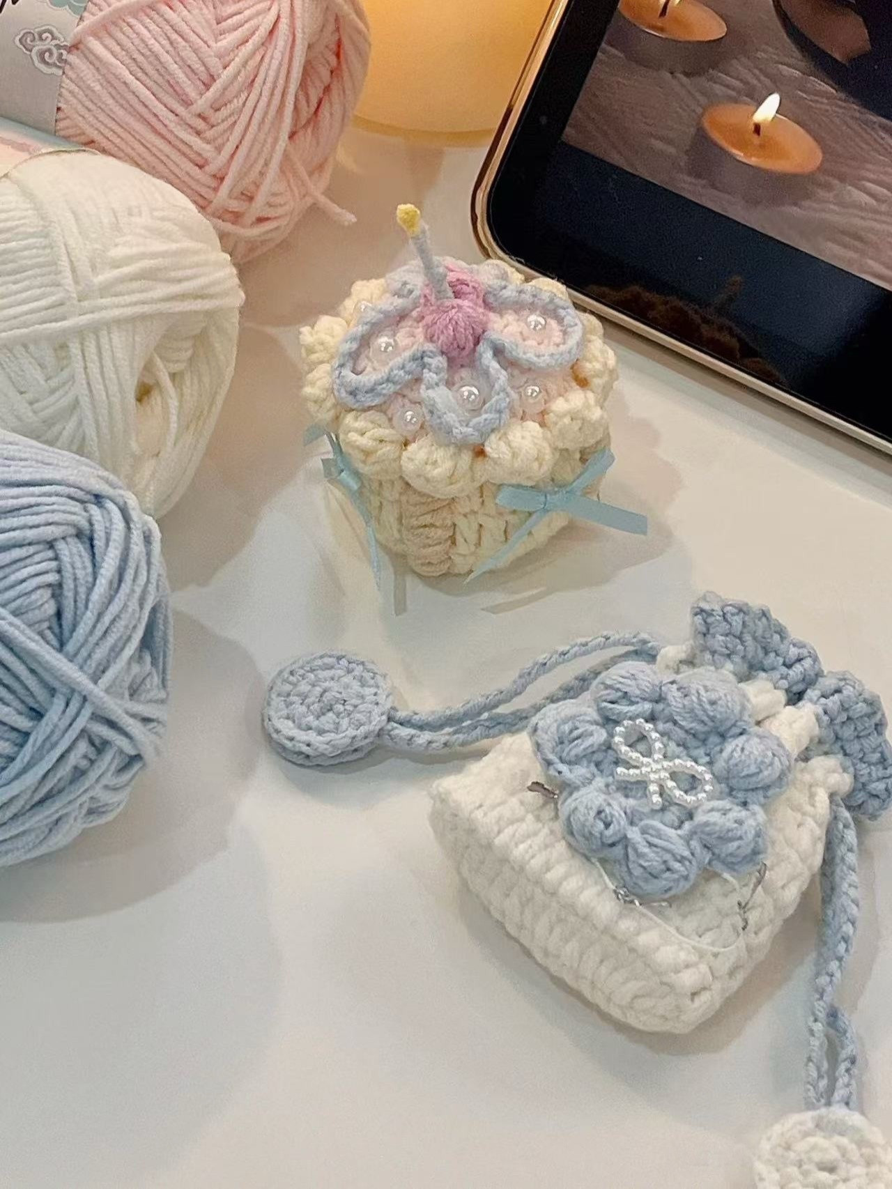 Bolsinhas de crochê fofas com temas de inverno e flores
