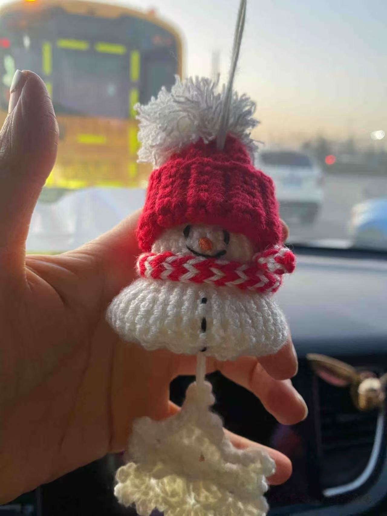 Boneco de neve de crochê com floco de neve pendurado