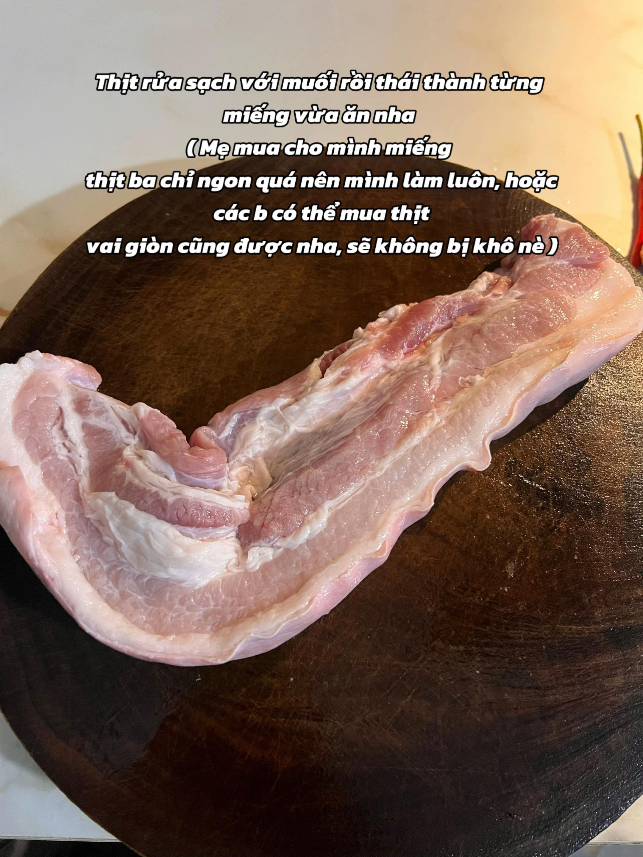Bún trộn thịt nướng.