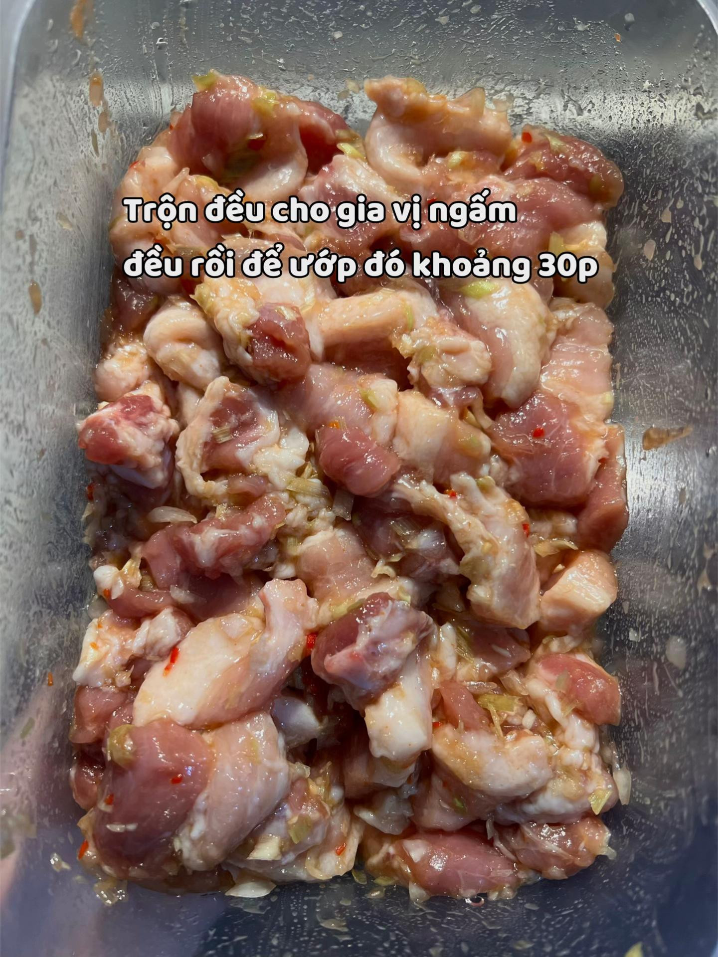 Bún trộn thịt nướng.
