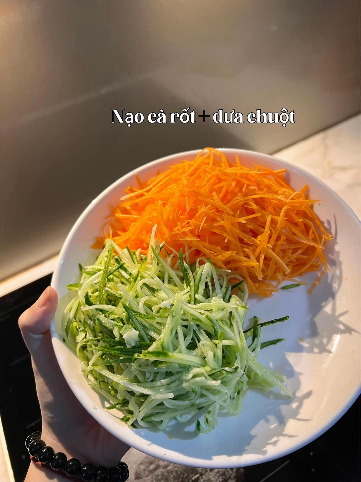 Bún trộn thịt nướng.