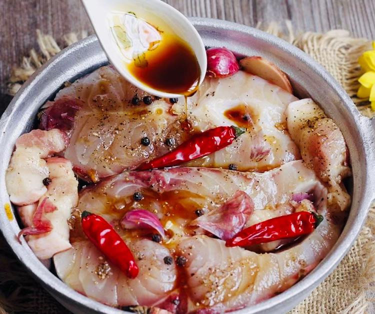 🎣 Cá trắm kho mật mía – chuẩn vị , đậm đà khó quên