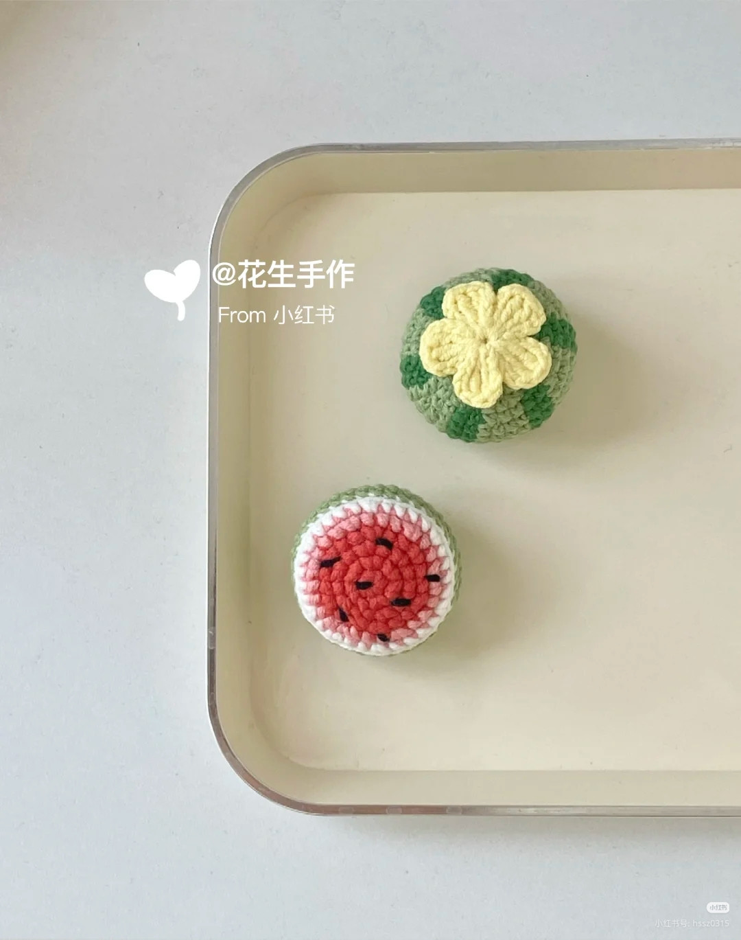 Chart dưa hấu 🍉và nửa quả dưa hấu.