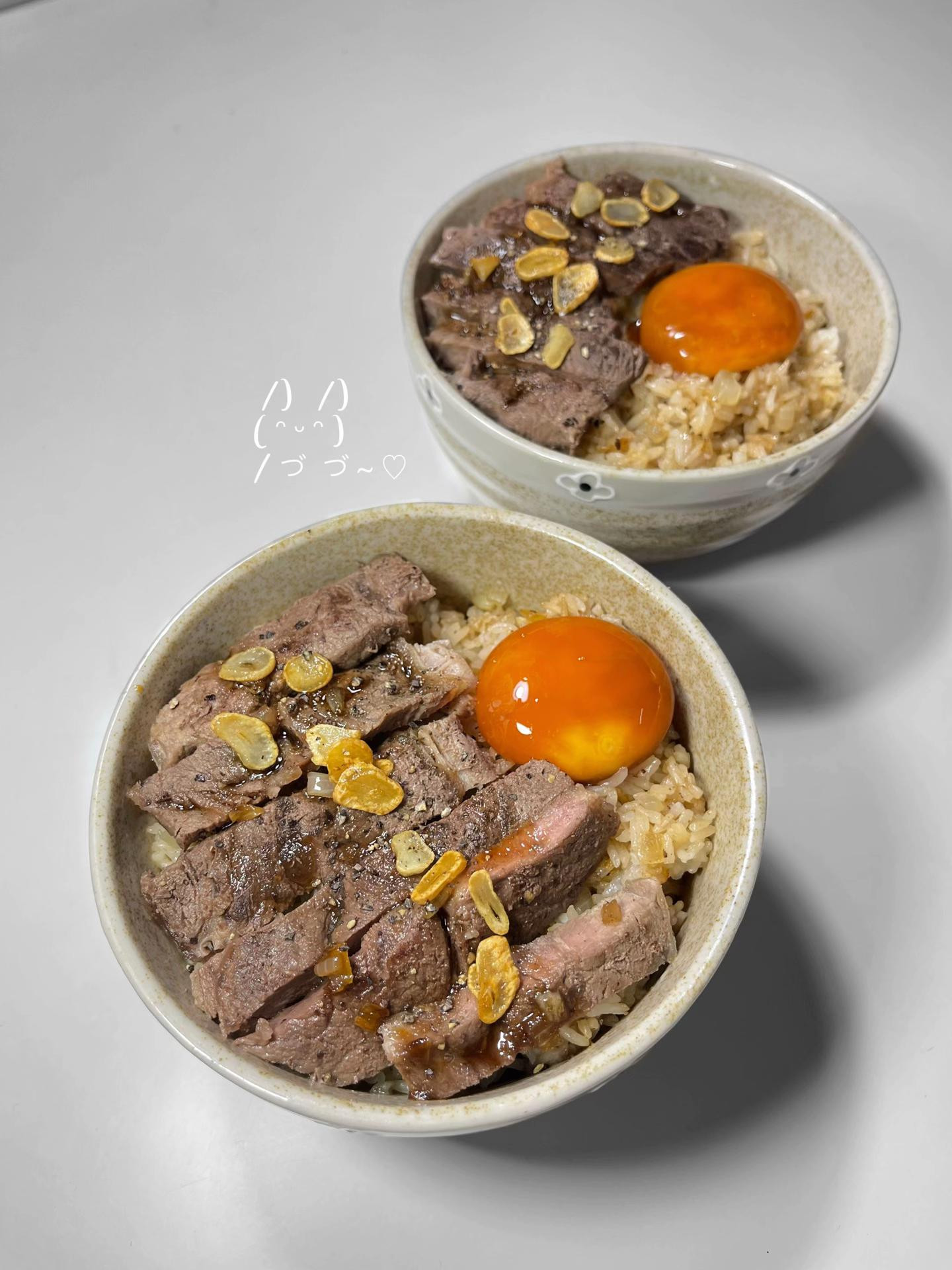 Cơm steak tỏi 🥩🧄
ガーリックステーキ丼 - Garikku sutēki don 🥩