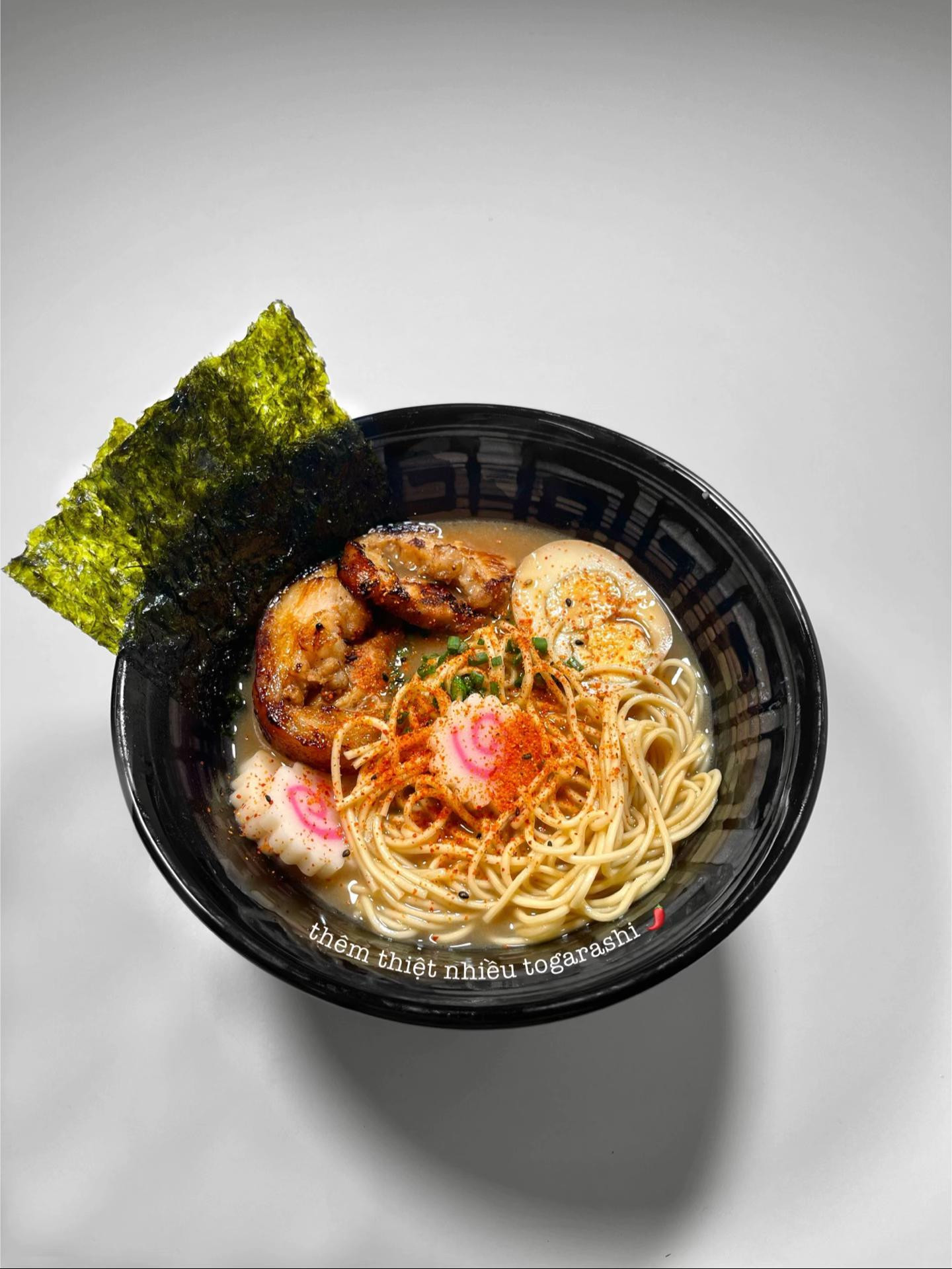 Cũng ramen nhưng công thức này hong coá mặnnn 🤩🤌🏻
豚骨ラーメン - Tonkotsu ramen 🍜