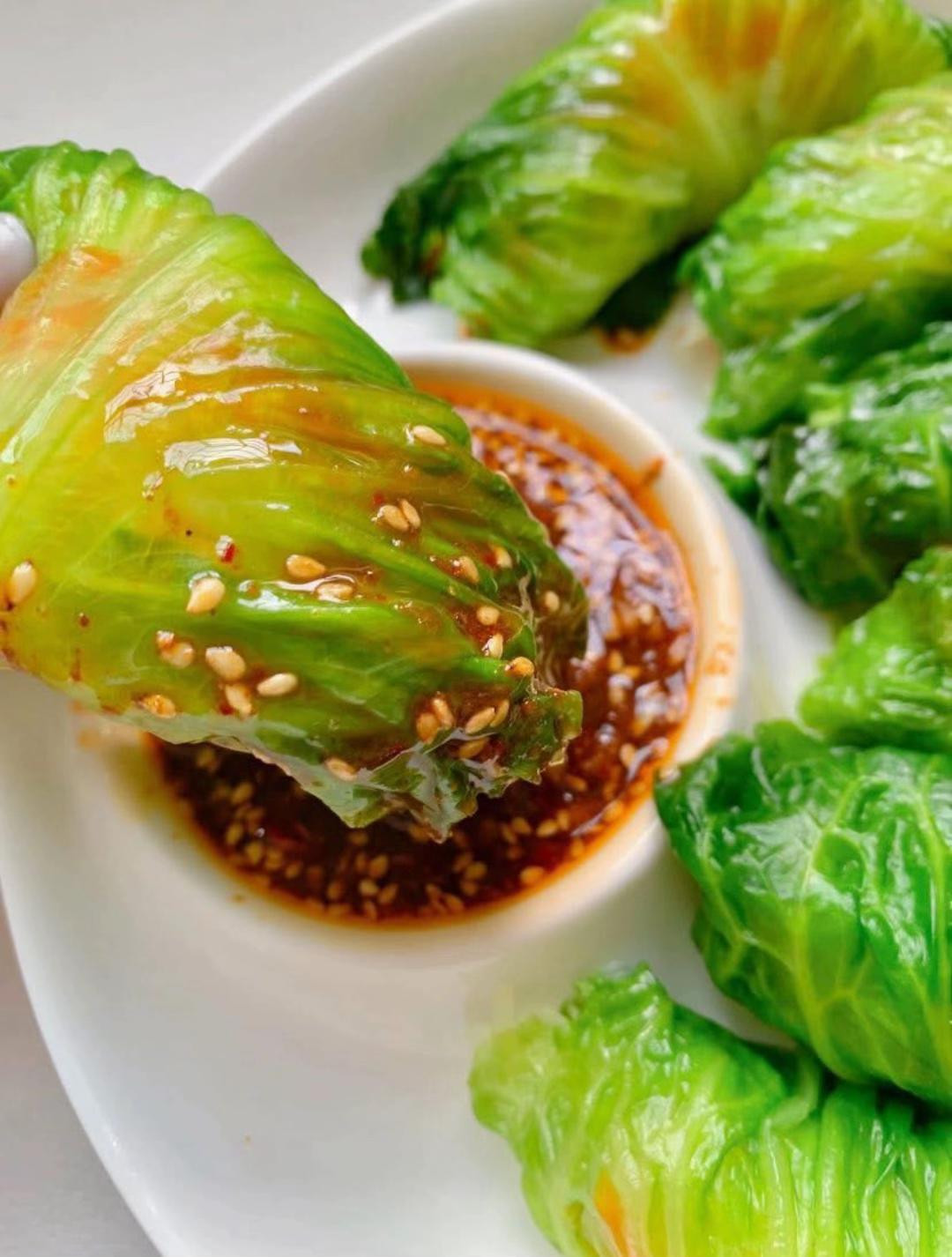 🥬 CUỐN RAU TƯƠI CHẤM SỐT CAY MẶN CHUA NGỌT – NGON, GIẢM CÂN, DỄ LÀM!