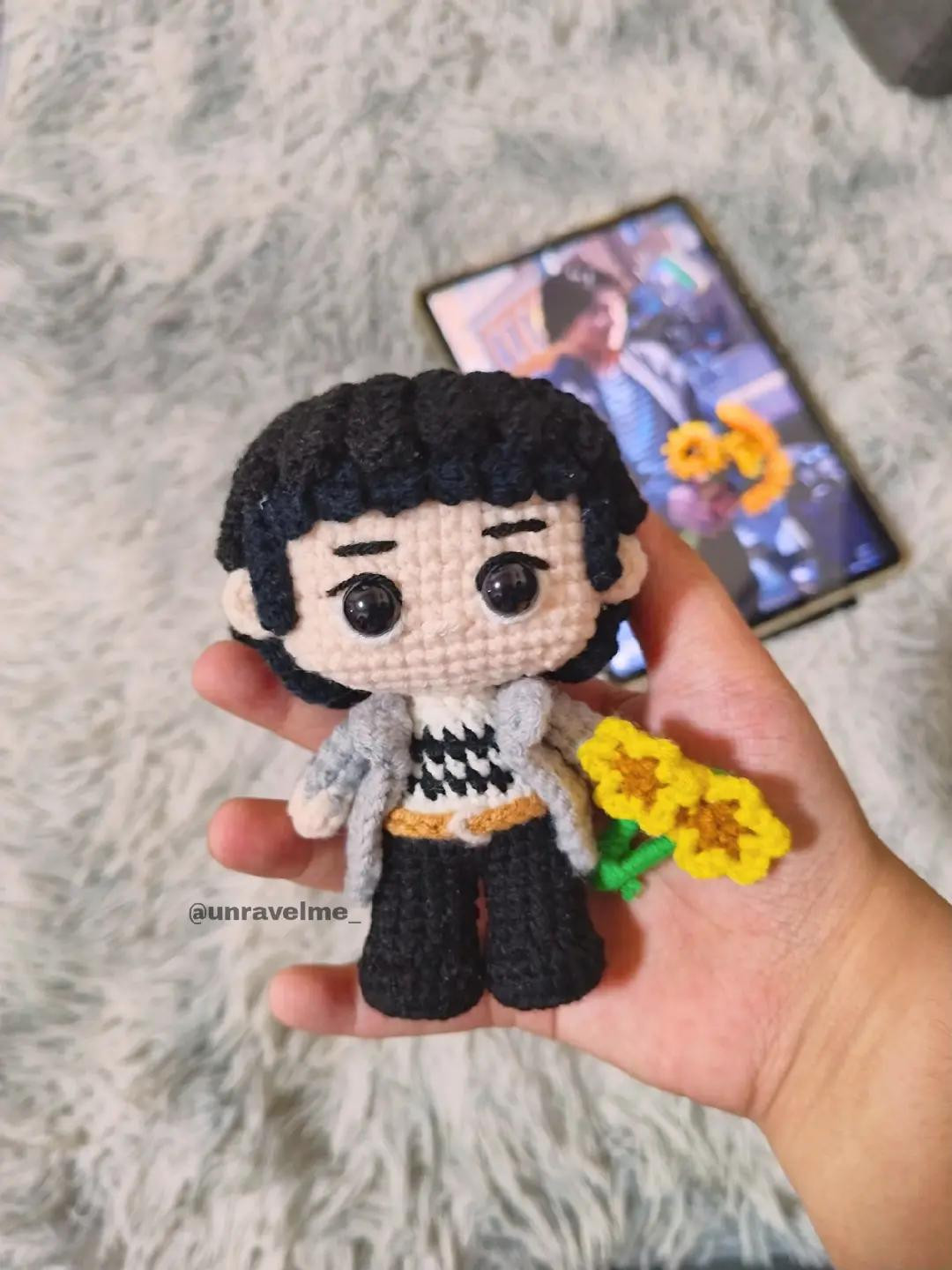 Free Pattern: Crochet Chibi Doll Base Design with Flowers