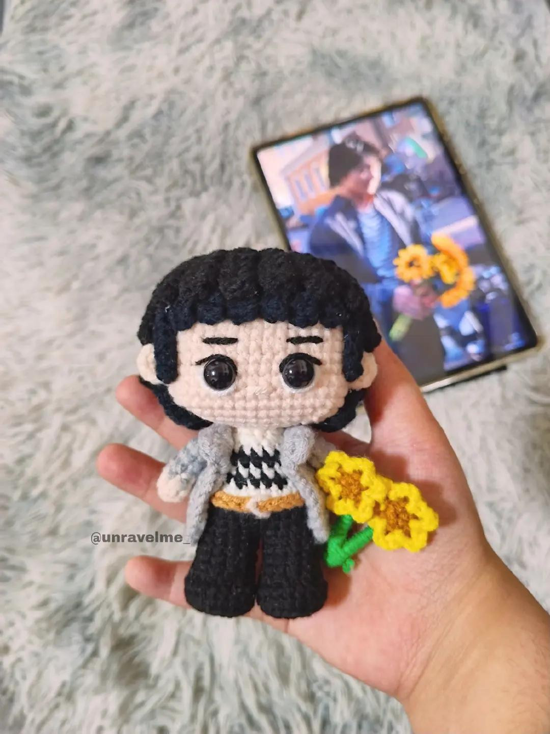 Free Pattern: Crochet Chibi Doll Base Design with Flowers