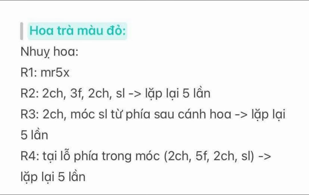 hoa tra đỏ, hoa hồng 2 lớp, hoa nhỏ màu xanh, hoa cúc,