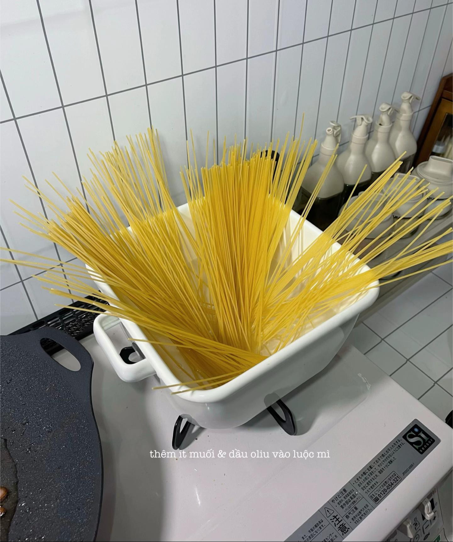 Mì dầu ớt thịt xông khói ˎˊ˗
 Chili oil bacon pasta 🍝