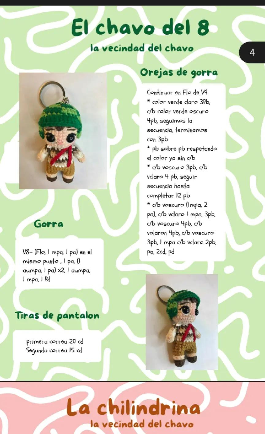 Muñeco amigurumi con sombrero verde y ropa a rayas