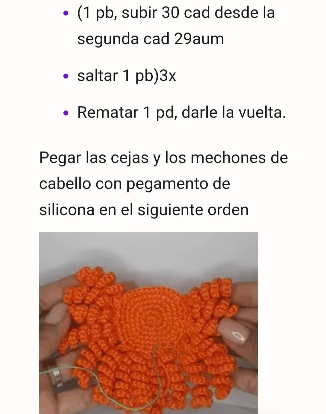 Muñeco de ganchillo del Sombrerero Loco en colores vibrantes