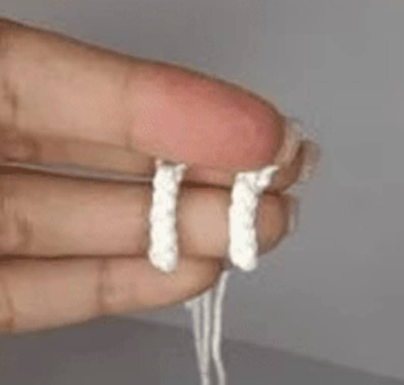 Muñeco de ganchillo del Sombrerero Loco en colores vibrantes