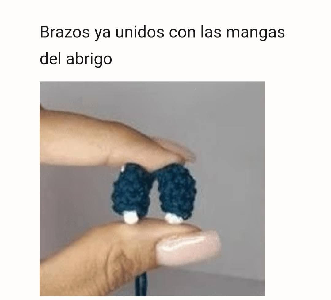 Muñeco de ganchillo del Sombrerero Loco en colores vibrantes
