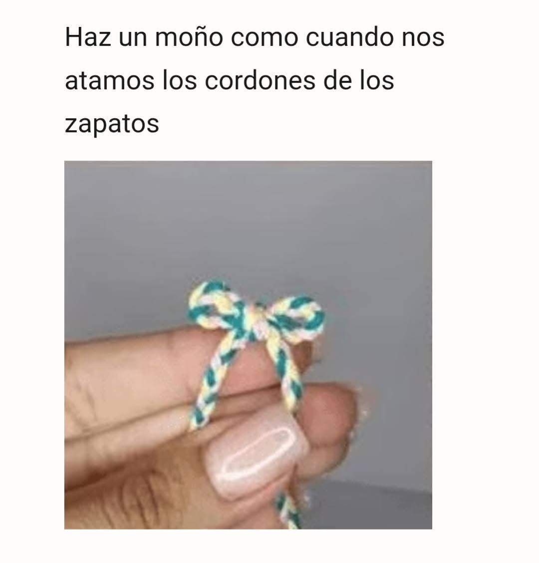 Muñeco de ganchillo del Sombrerero Loco en colores vibrantes