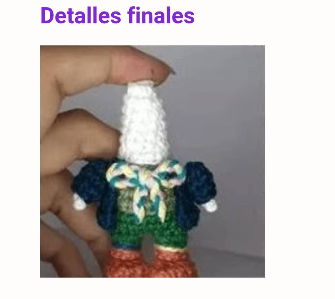 Muñeco de ganchillo del Sombrerero Loco en colores vibrantes