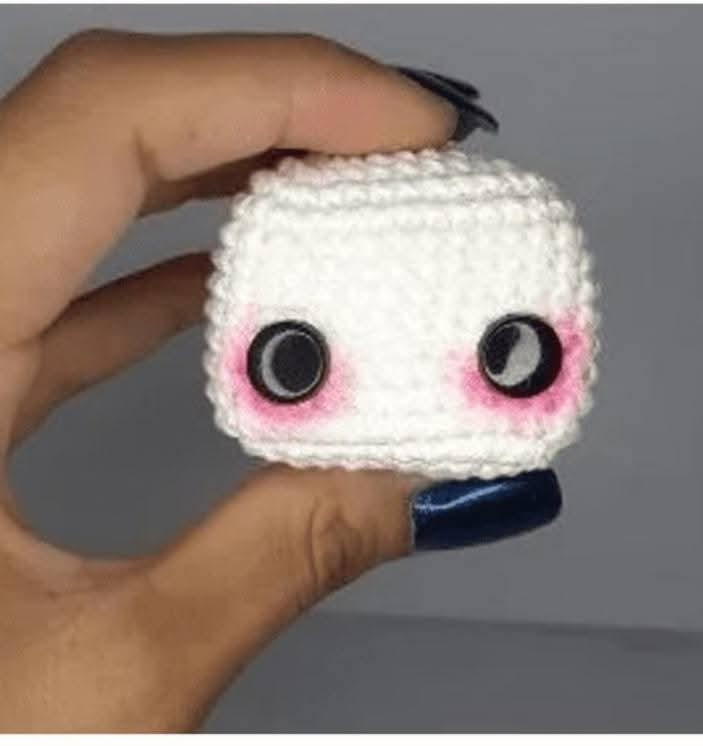 Muñeco de ganchillo del Sombrerero Loco en colores vibrantes