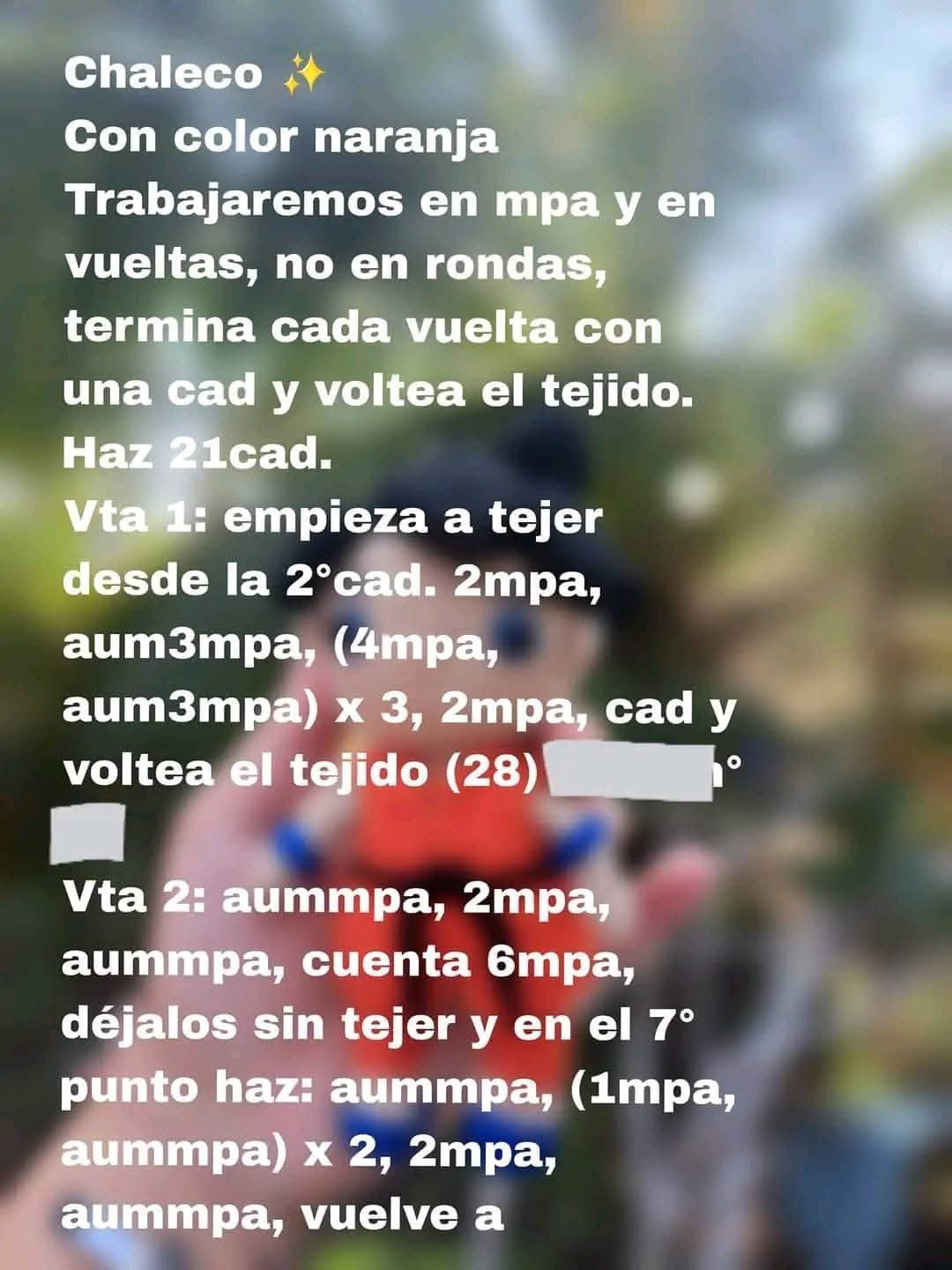 Patrón de ganchillo de muñeco de anime con traje naranja
