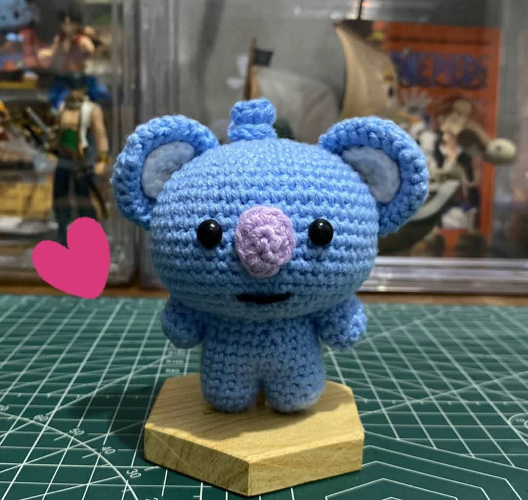 Patrones de crochet para KOYA y TATA de BT21