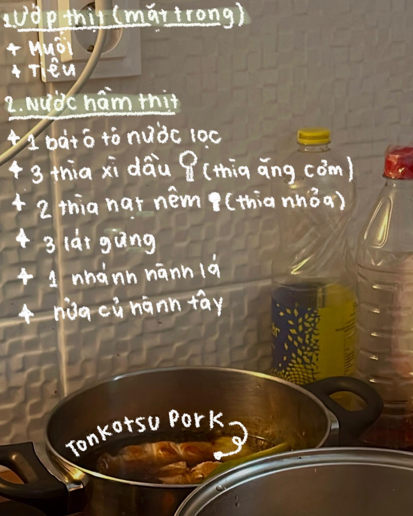 Ramen Tonkotsu Đậm Đà Với Trứng Lòng Đào Và Rau Xanh