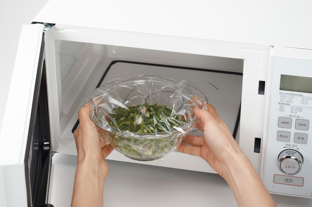 Salad ớt chuông giòn tươi và cá ngừ thơm ngậy