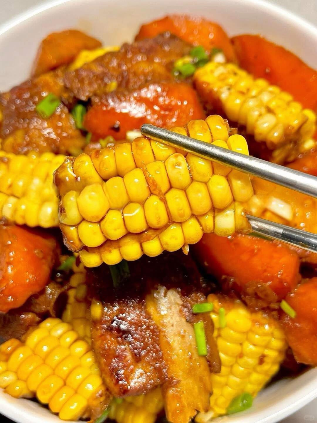 SƯỜN NON HẦM BẮP NGỌT VÀ CÀ RỐT  🌽🥕
